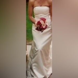 BCBGMaxAzria Cream Strapless Bridal Gown